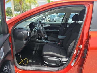 2023 Kia Forte LXS - miniatura 3