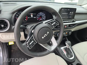2023 Kia Forte LXS - miniatura 10