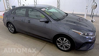2023 Kia Forte LXS - miniatura 3