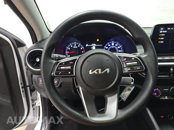 2023 Kia Forte LXS – miniatura 10