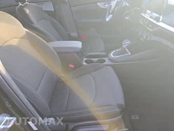 2023 Kia Forte LXS – miniatura 8