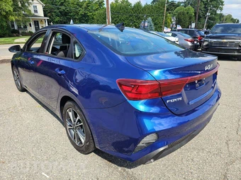 2023 Kia Forte LXS - miniatura 2