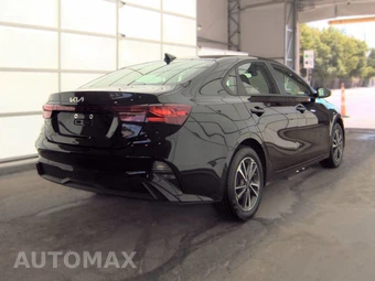 2023 Kia Forte LXS - miniatura 4