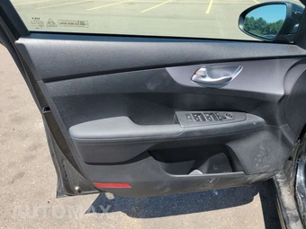 2023 Kia Forte LXS - miniatura 9