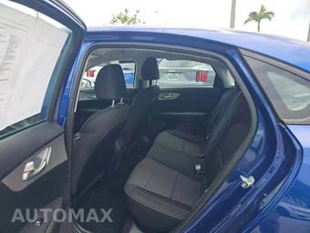 2023 Kia Forte LXS - miniatura 10