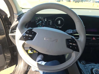2023 Kia Niro EV Wind – miniatura 10