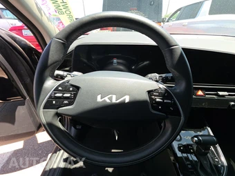 2023 Kia Niro EX Touring - miniatura 10