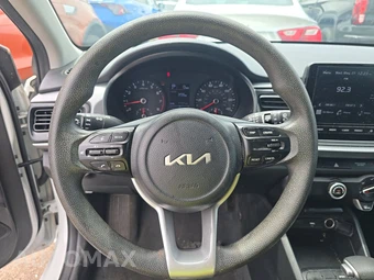 2023 Kia Rio 5-Door S Hatchback – miniatura 10
