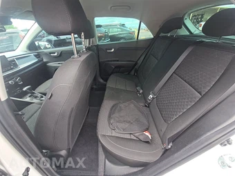 2023 Kia Rio 5-Door S Hatchback – miniatura 13
