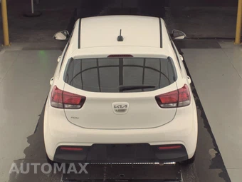 2023 Kia Rio 5-Door S Hatchback – miniatura 5