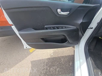 2023 Kia Rio 5-Door S Hatchback – miniatura 9