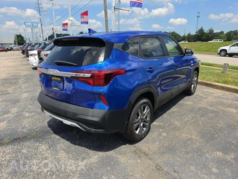 2023 Kia Seltos LX - miniatura 3