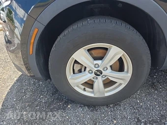 2023 Kia Sorento LX - miniatura 17
