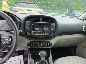 2023 Kia Soul LX - miniatura 11