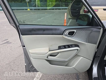 2023 Kia Soul LX - miniatura 9