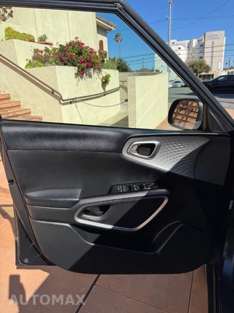 2023 Kia Soul LX - miniatura 16