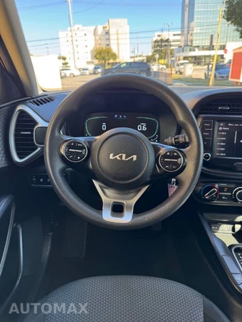 2023 Kia Soul LX - miniatura 18