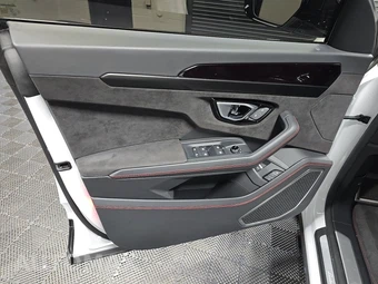 2023 Lamborghini Urus Base – miniatura 9