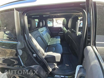 2023 Land Rover Defender 110 S - miniatura 16