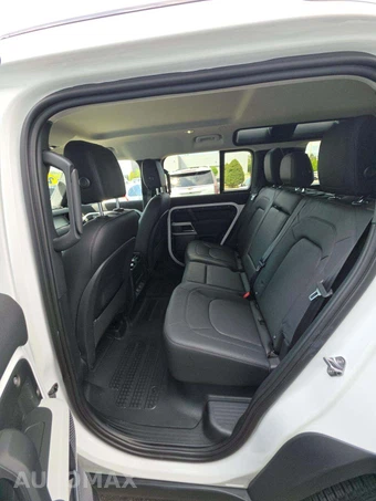 2023 Land Rover Defender 110 S – miniatura 13