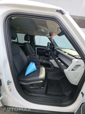 2023 Land Rover Defender 110 S – miniatura 18