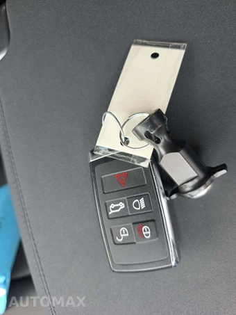 2023 Land Rover Defender 110 S – miniatura 8