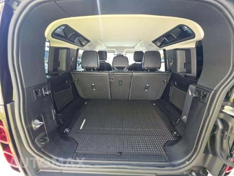 2023 Land Rover Defender 110 S – miniatura 14