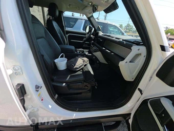 2023 Land Rover Defender 110 S – miniatura 18