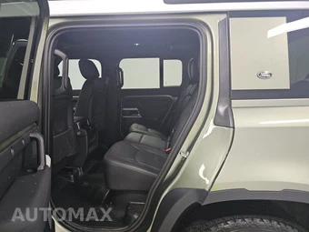 2023 Land Rover Defender 110 S – miniatura 13