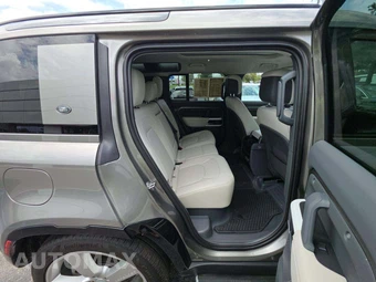 2023 Land Rover Defender 110 S – miniatura 16