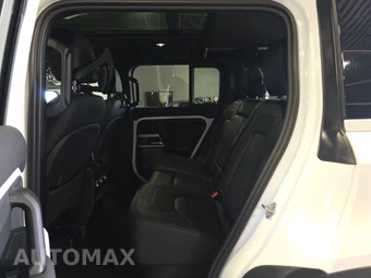 2023 Land Rover Defender 110 S – miniatura 13