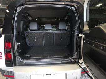 2023 Land Rover Defender 110 S – miniatura 16