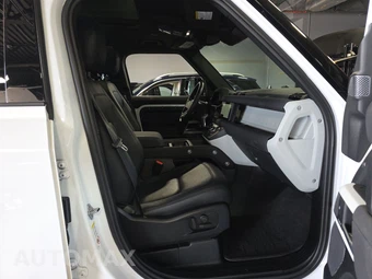 2023 Land Rover Defender 110 S – miniatura 8