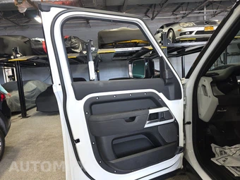 2023 Land Rover Defender 110 S – miniatura 9