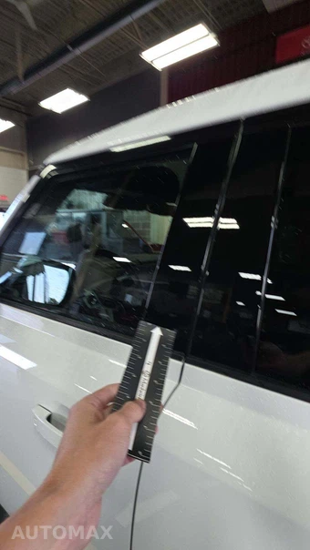 2023 Land Rover Defender 110 S – miniatura 24