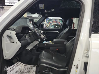 2023 Land Rover Defender 110 S – miniatura 7