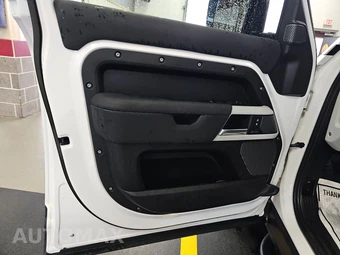 2023 Land Rover Defender 110 S – miniatura 9
