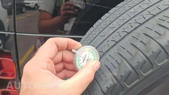 2023 Land Rover Defender 110 - miniatura 25