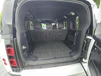 2023 Land Rover Defender 110 SE - miniatura 14