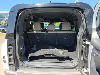 2023 Land Rover Defender 110 SE - miniatura 14