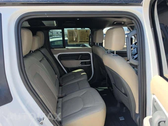 2023 Land Rover Defender 110 SE - miniatura 16