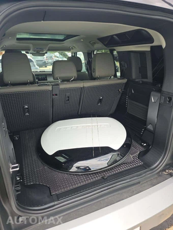 2023 Land Rover Defender 110 SE - miniatura 14
