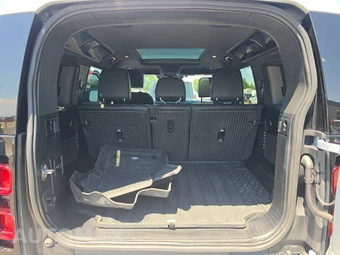 2023 Land Rover Defender 110 SE - miniatura 16