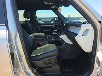 2023 Land Rover Defender 110 SE - miniatura 8