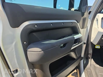 2023 Land Rover Defender 110 SE - miniatura 9