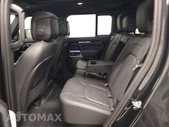 2023 Land Rover Defender 110 SE - miniatura 13