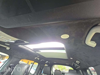 2023 Land Rover Defender 110 SE - miniatura 11