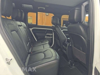 2023 Land Rover Defender 110 SE - miniatura 16