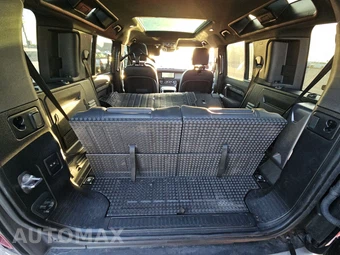 2023 Land Rover Defender 110 SE - miniatura 16