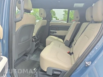 2023 Land Rover Defender 110 SE - miniatura 16
